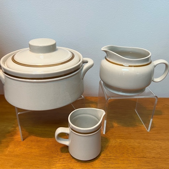Lot of vintage stoneware Japan, saucer pot with lid and creamer
